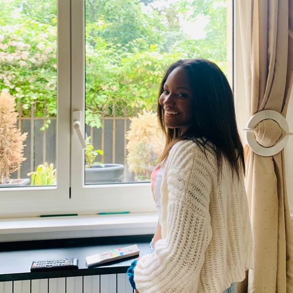 Meet your Posher, Nya - Picture 2 of 2